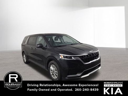 Used 2022 Kia Carnival LX image 4