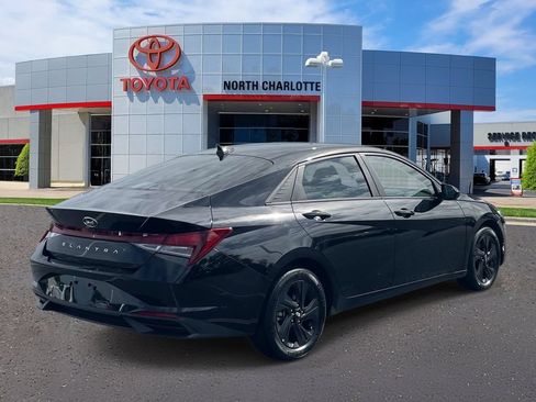 Used 2023 Hyundai Elantra SEL w/ Cargo Package FWD image 7