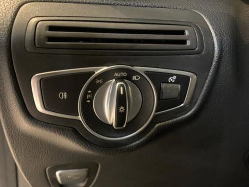 Used 2019 Mercedes-Benz GLC 300 4MATIC image 21