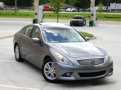 Used 2015 INFINITI Q40 w/ Moonroof Package RWD image 13