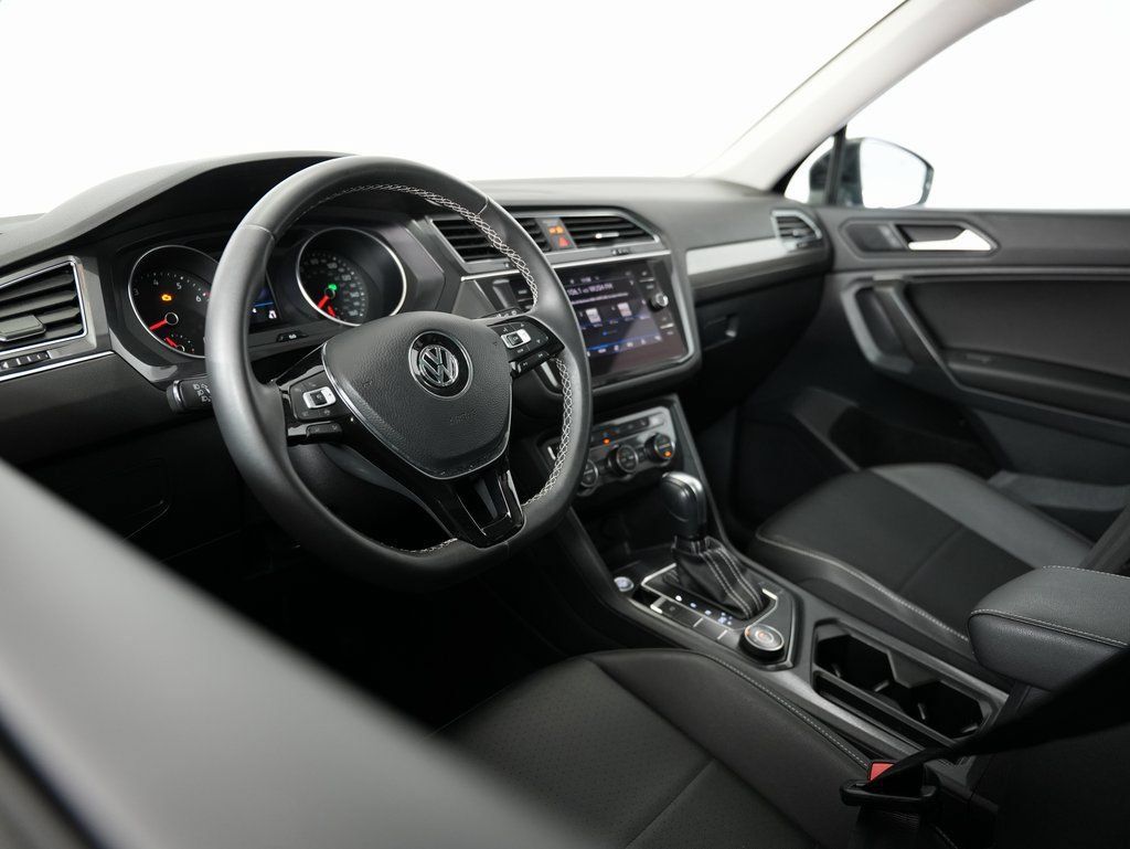 Used 2021 Volkswagen Tiguan SE w/ Panoramic Sunroof Package AWD/4WD image 6