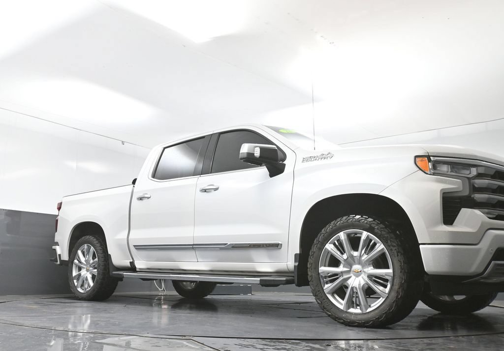 Used 2022 Chevrolet Silverado 1500 High Country w/ High Country Premium Package AWD/4WD image 63