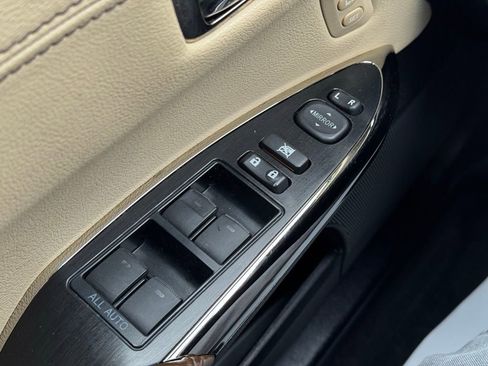 Used 2014 Toyota Avalon Limited image 36