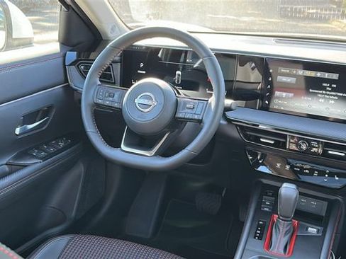 Used 2025 Nissan Kicks SR w/ SR Premium Package AWD/4WD image 24