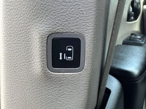 Used 2018 Chrysler Pacifica Limited w/ Advanced Safetytec Group FWD image 13