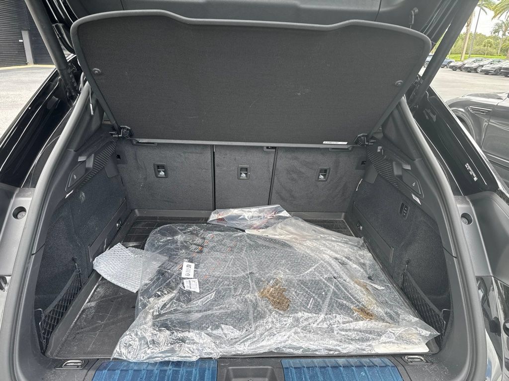 Certified 2026 Porsche Macan Electric RWD image 8
