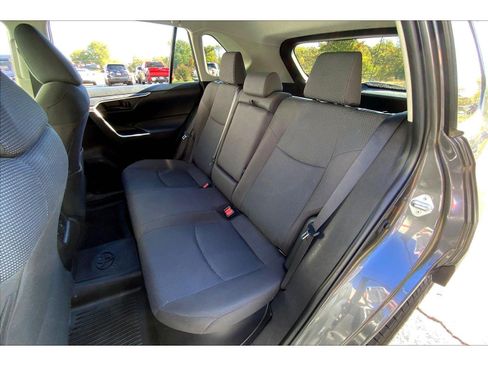 Used 2022 Toyota RAV4 LE image 23