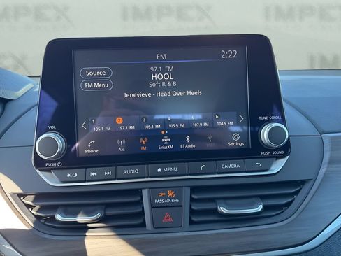 Used 2025 Nissan Altima 2.5 SV FWD image 19