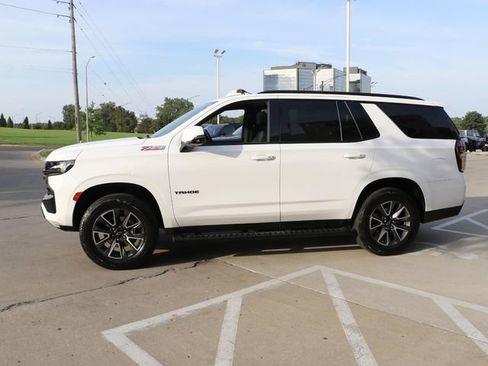 Used 2022 Chevrolet Tahoe Z71 w/ Luxury Package AWD/4WD image 4