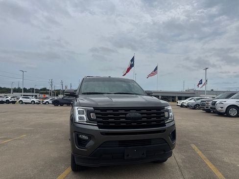 Used 2019 Ford Expedition XLT w/ Equipment Group 201A RWD image 4