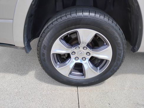 Used 2022 RAM 1500 Laramie AWD/4WD image 32
