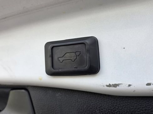 Used 2020 Toyota RAV4 XLE w/ Convenience Package FWD image 13