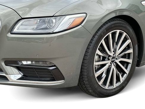 Used 2017 Lincoln Continental Select w/ Climate Package AWD/4WD image 7
