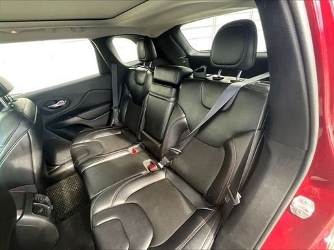 Used 2019 Jeep Cherokee Trailhawk w/ Comfort/Convenience Group image 15