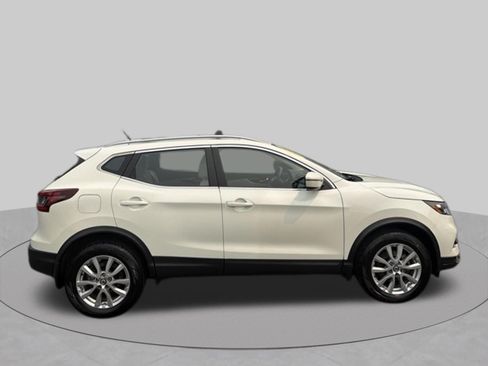 Used 2020 Nissan Rogue Sport SV w/ All-Weather Package AWD/4WD image 2