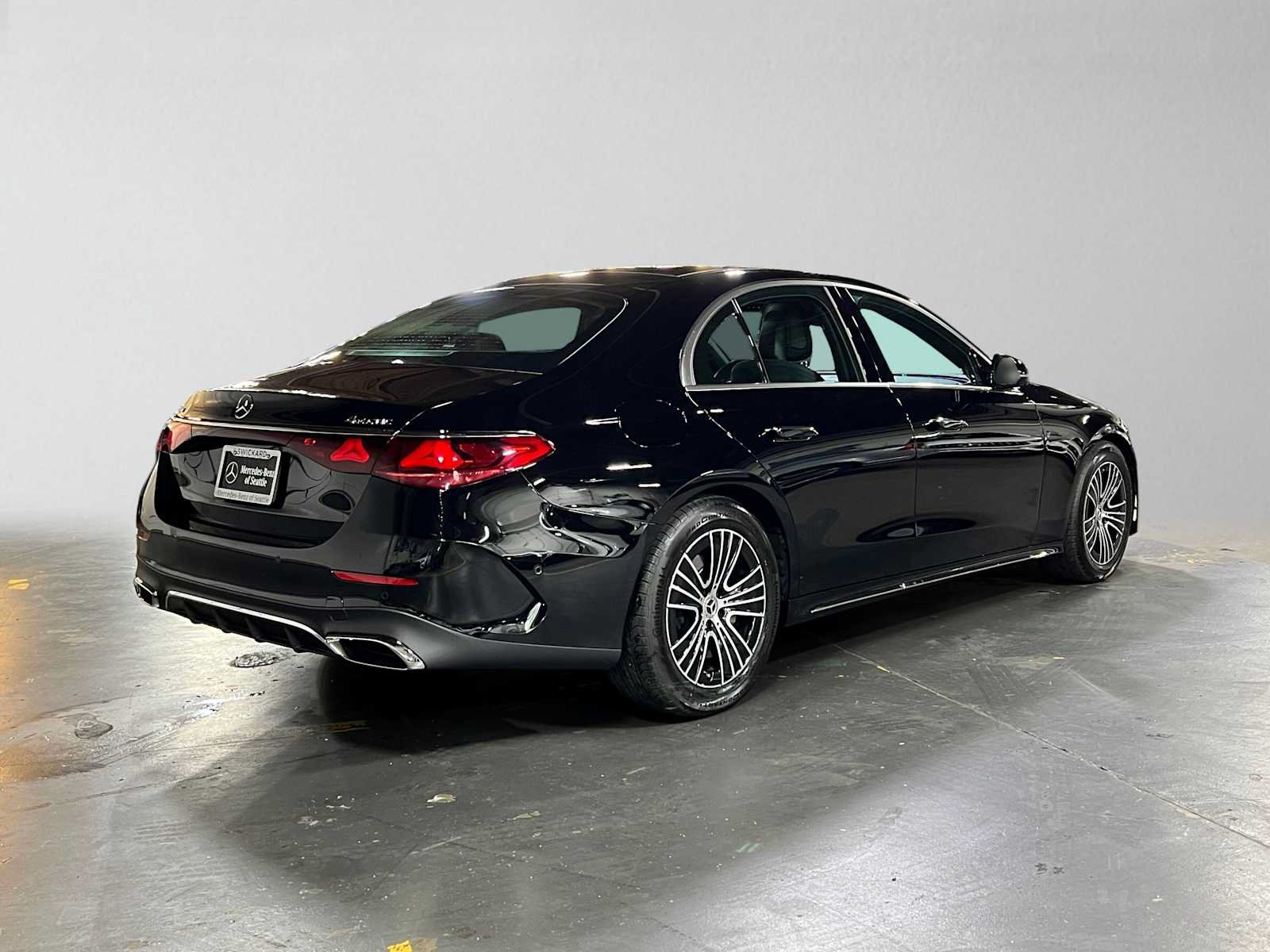 Used 2026 Mercedes-Benz E 350 4MATIC Sedan image 3