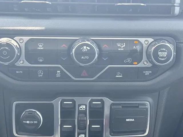 Used 2025 Jeep Wrangler Unlimited Rubicon AWD/4WD image 19