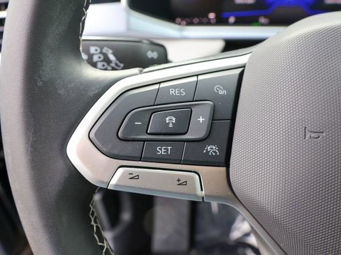 Certified 2025 Volkswagen Taos SE image 20