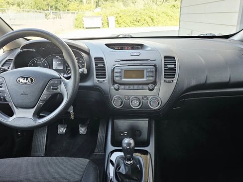 Used 2017 Kia Forte LX image 13