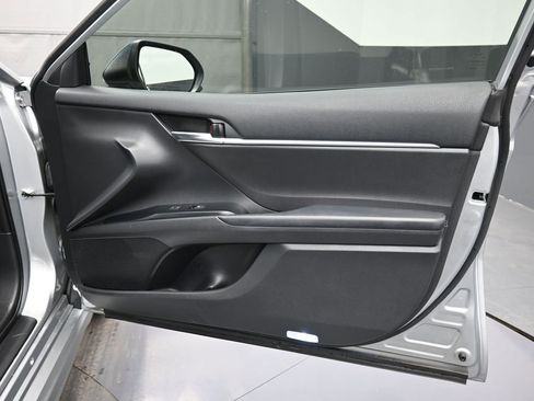 Used 2019 Toyota Camry SE image 19