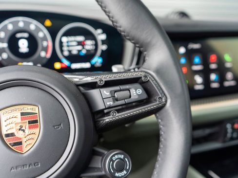 Used 2025 Porsche Cayenne GTS image 21