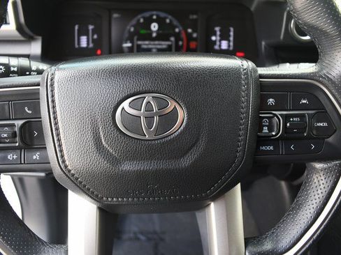 Certified 2025 Toyota 4Runner SR5 AWD/4WD image 31