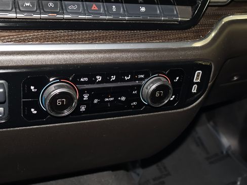 Used 2025 Chevrolet Silverado 1500 LT image 32