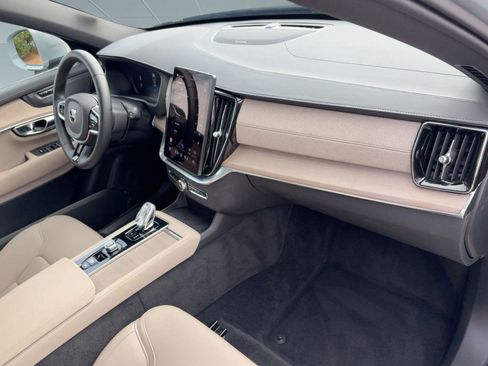 Certified 2025 Volvo XC90 B5 Plus image 30