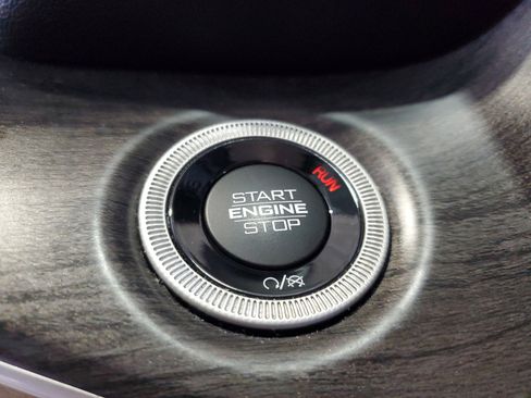 Certified 2022 Jeep Grand Cherokee L Limited RWD image 32