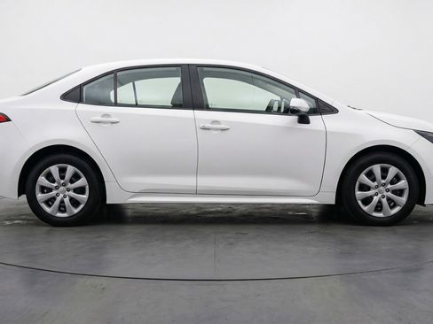 Used 2025 Toyota Corolla LE FWD image 11