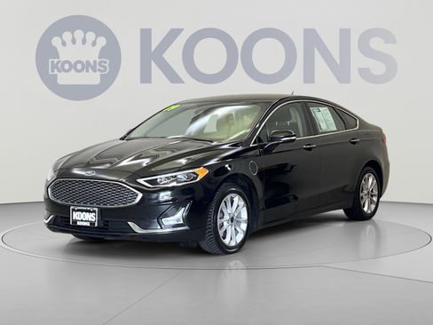Used 2019 Ford Fusion Energi Titanium FWD image 1