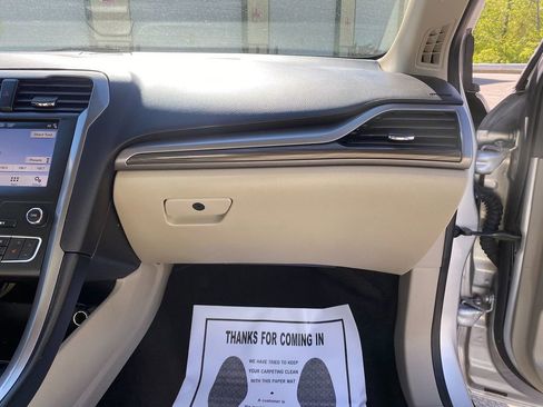 Used 2019 Ford Fusion SEL image 29