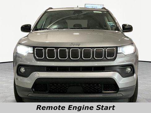 Used 2022 Jeep Compass Latitude w/ Convenience Group FWD image 2