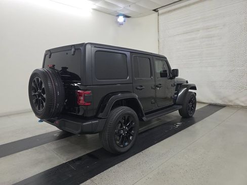 Used 2022 Jeep Wrangler Unlimited Sahara AWD/4WD image 2