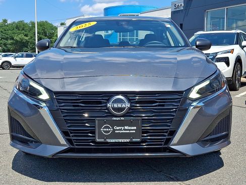 Used 2025 Nissan Altima 2.5 SV FWD image 2