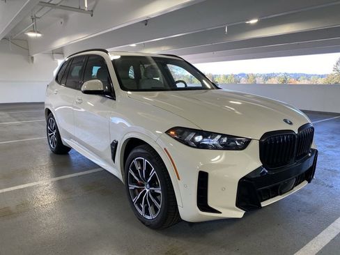Certified 2024 BMW X5 xDrive50e w/ M Sport Package image 6