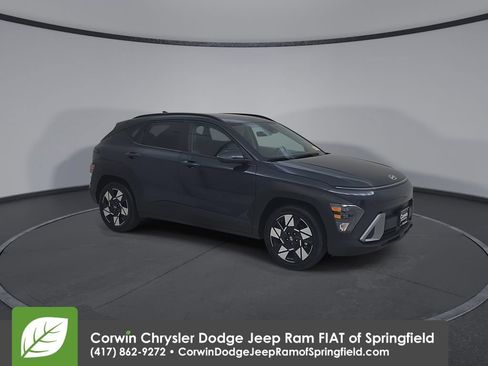 Used 2025 Hyundai Kona SEL FWD image 2