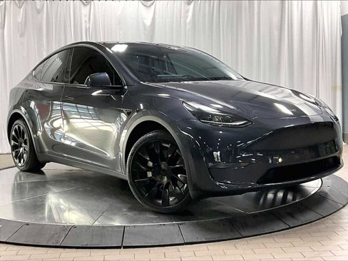 Used 2024 Tesla Model Y Long Range image 12