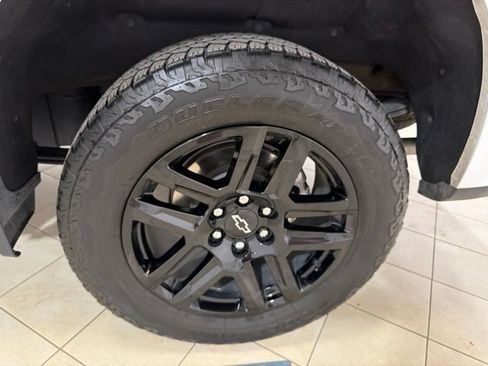 Used 2023 Chevrolet Silverado 1500 RST AWD/4WD image 30