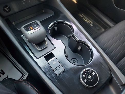 Certified 2025 Nissan Rogue SV image 25