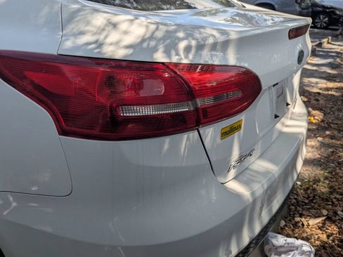 Used 2018 Ford Focus SE FWD image 10
