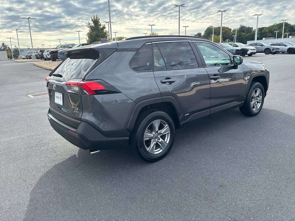 Used 2025 Toyota RAV4 LE AWD/4WD image 7