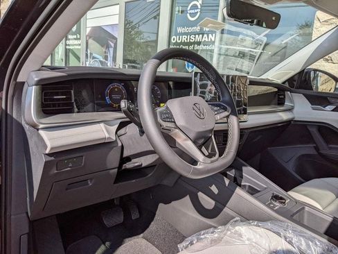 New 2026 Volkswagen Tiguan SE image 8