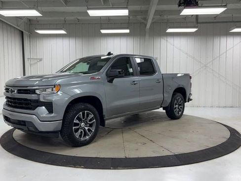 Used 2023 Chevrolet Silverado 1500 RST w/ Convenience Package II AWD/4WD image 4