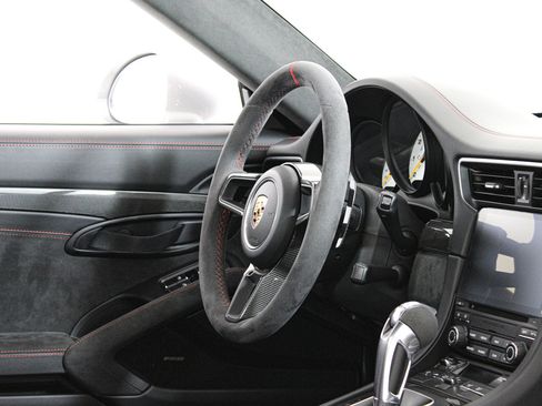 Used 2018 Porsche 911 GT2 RS RWD image 31