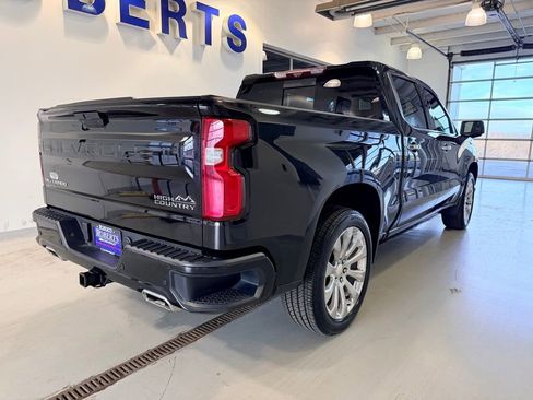 Used 2021 Chevrolet Silverado 1500 High Country w/ Technology Package image 3