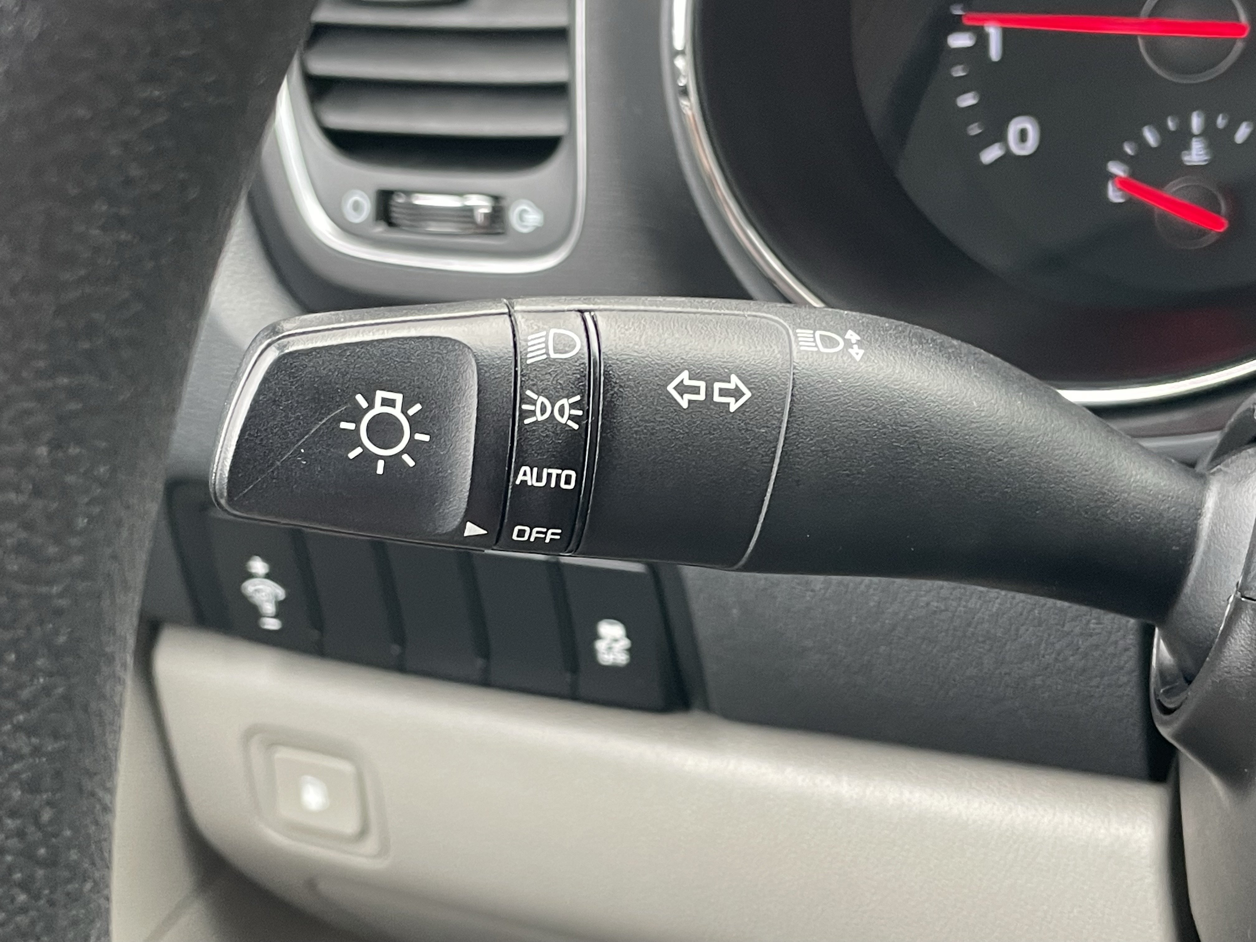 Used 2020 Kia Sedona LX FWD image 17