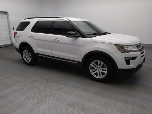 Used 2018 Ford Explorer XLT w/ Equipment Group 201A AWD/4WD image 11