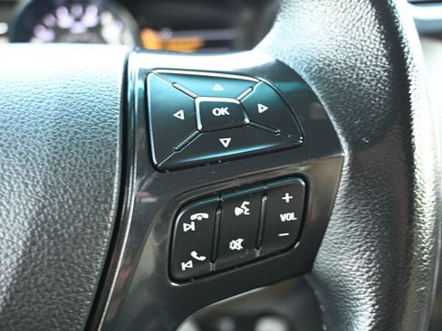 Used 2017 Ford Explorer XLT w/ Equipment Group 202A image 10