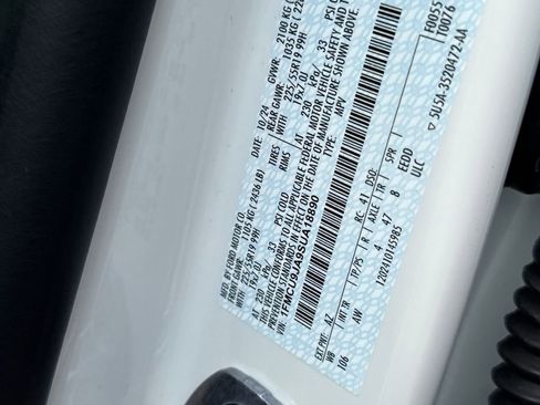 Certified 2025 Ford Escape Platinum w/ Premium Technology Package image 18